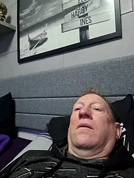 tomtom111111 online show from 11/28/25, 01:25