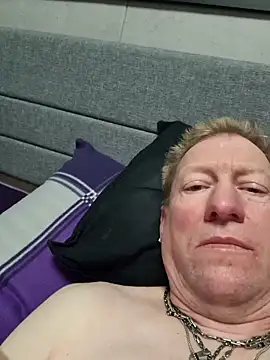 tomtom111111 online show from 03/10/26, 07:19