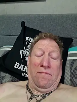 tomtom111111 online show from 04/03/26, 02:04