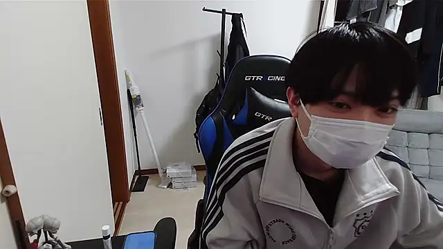 Snapshot of pychan chatting on 03/01/26, 12:18 pychan online show from 03/01/26, 12:18