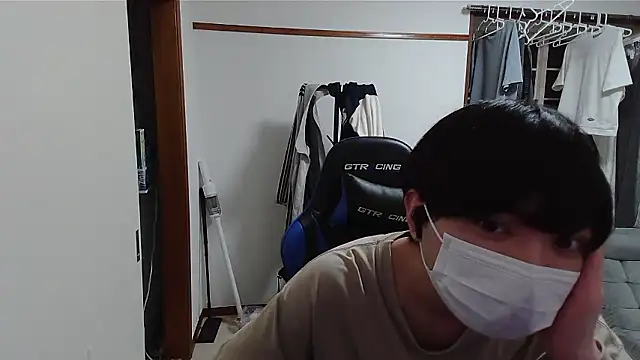 Snapshot of pychan chatting on 04/05/26, 12:57 pychan online show from 04/05/26, 12:57