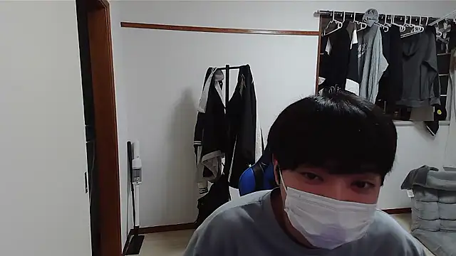 Snapshot of pychan chatting on 05/18/26, 02:23 pychan online show from 05/18/26, 02:23