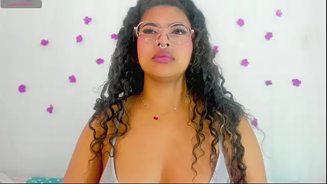 moana taylor online show from 09/29/25, 12:43