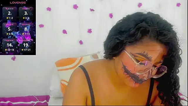 moana taylor online show from 10/25/25, 02:13