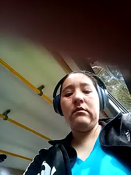 Snapshot of Gatubela212 chatting on 12/26/24, 04:25 Gatubela212 online show from 12/26/24, 04:25