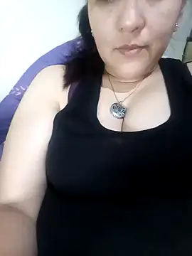 Snapshot of Gatubela212 chatting on 01/29/25, 03:33 Gatubela212 online show from 01/29/25, 03:33