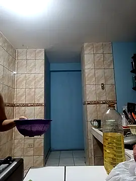 Snapshot of Gatubela212 chatting on 03/08/25, 03:28 Gatubela212 online show from 03/08/25, 03:28