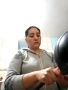 Snapshot of Gatubela212 chatting on 10/03/25, 11:02 Gatubela212 online show from 10/03/25, 11:02