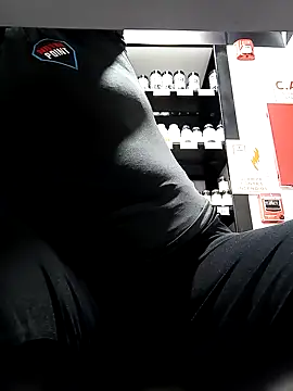 Snapshot of Gatubela212 chatting on 10/11/25, 12:21 Gatubela212 online show from 10/11/25, 12:21