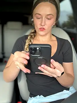 lunagirl13 online show from 09/12/25, 06:19