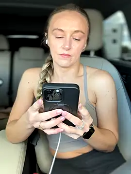 lunagirl13 online show from 10/11/25, 09:13