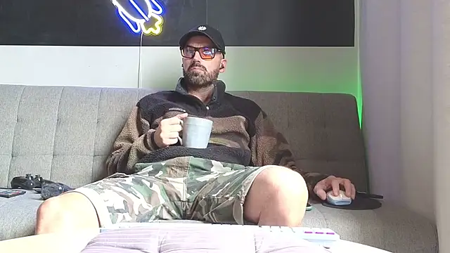 Snapshot of MattxFeet chatting on 09/28/25, 12:21 MattxFeet online show from 09/28/25, 12:21