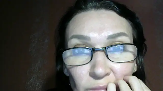 Snapshot of PrettyAndWild chatting on 10/17/25, 03:58 PrettyAndWild online show from 10/17/25, 03:58