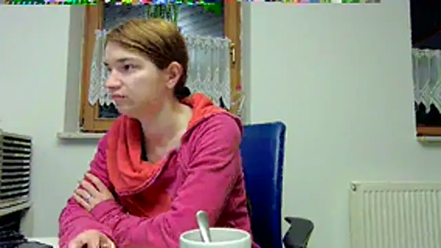 Snapshot of Geile-Luna chatting on 02/15/26, 07:21 Geile-Luna online show from 02/15/26, 07:21