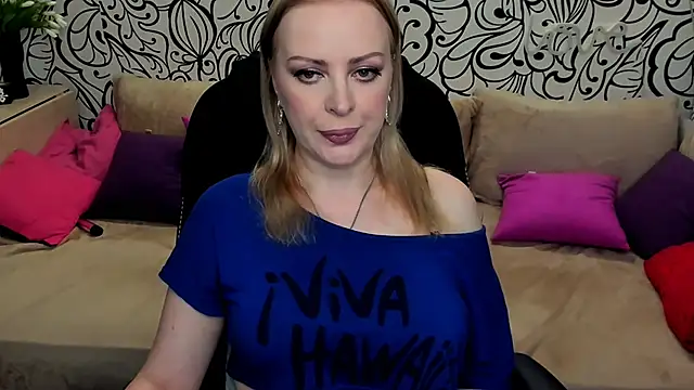Snapshot of Hotdreamhere chatting on 05/26/26, 04:30 Hotdreamhere online show from 05/26/26, 04:30