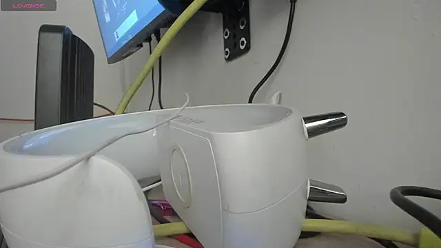 Snapshot of Hela_wet chatting on 03/10/26, 12:32 Hela wet online show from 03/10/26, 12:32