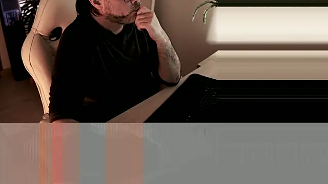 Snapshot of Sanders_White chatting on 12/29/24, 01:13 Sanders White online show from 12/29/24, 01:13