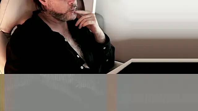 Snapshot of Sanders_White chatting on 12/31/24, 01:47 Sanders White online show from 12/31/24, 01:47