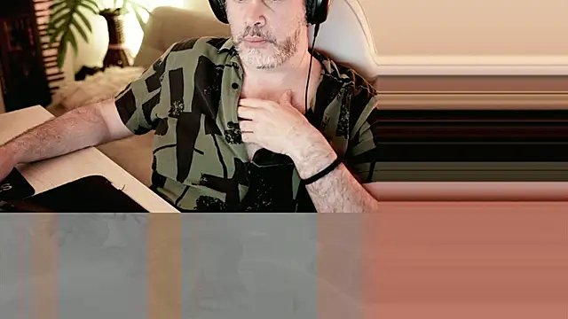 Snapshot of Sanders_White chatting on 01/28/25, 04:18 Sanders White online show from 01/28/25, 04:18