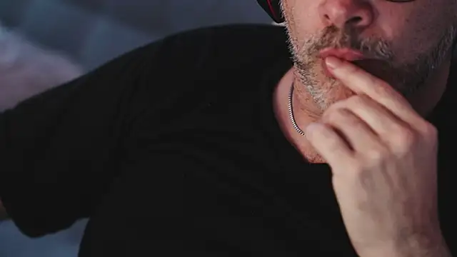 Snapshot of Sanders_White chatting on 02/26/25, 04:47 Sanders White online show from 02/26/25, 04:47