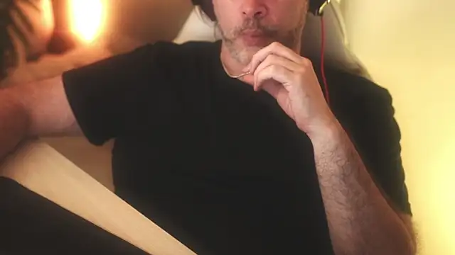 Snapshot of Sanders_White chatting on 03/04/25, 07:08 Sanders White online show from 03/04/25, 07:08