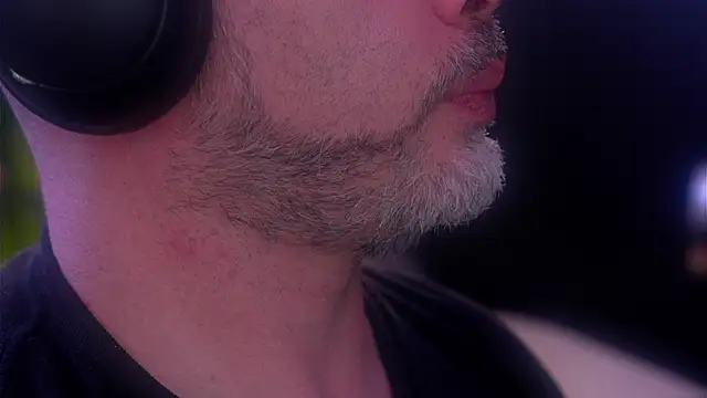 Snapshot of Sanders_White chatting on 09/16/25, 01:50 Sanders White online show from 09/16/25, 01:50