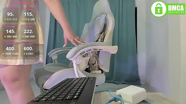 zoe 37 online show from 10/16/25, 02:34