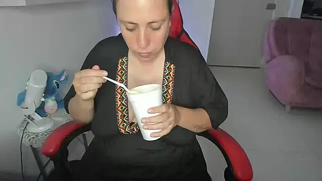 Snapshot of valery_adams1 chatting on 02/08/25, 03:30 valery adams1 online show from 02/08/25, 03:30