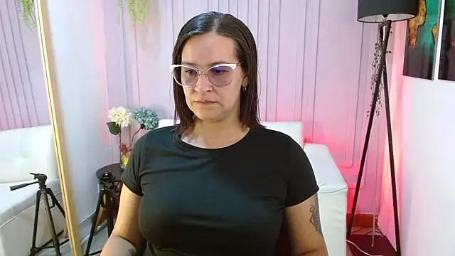 Britney taylor  online show from 01/21/25, 06:45