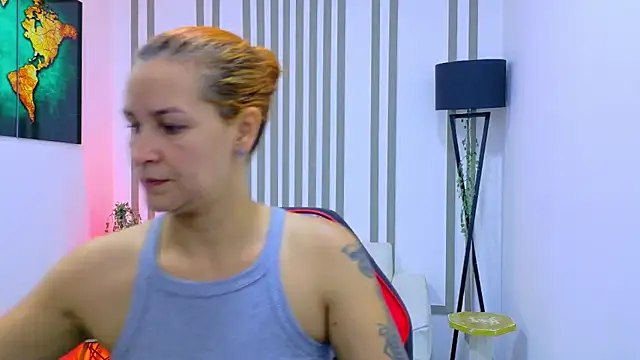 Britney taylor  online show from 10/31/25, 07:04