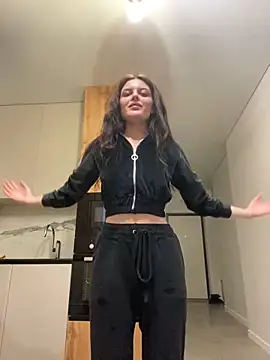 little belucci online show from 02/22/25, 03:03