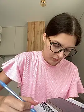 little belucci online show from 09/12/25, 10:04