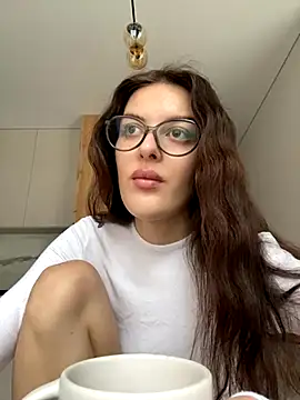 little belucci online show from 10/11/25, 01:31