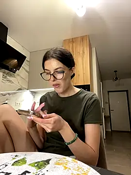 little belucci online show from 11/30/25, 02:21