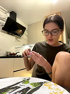 little belucci online show from 12/01/25, 03:06