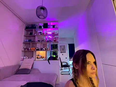  alleyesonme  online show from 11/06/25, 12:39