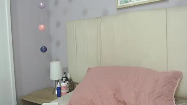Snapshot of amy_le01 chatting on 03/04/25, 01:17 amy le01 online show from 03/04/25, 01:17