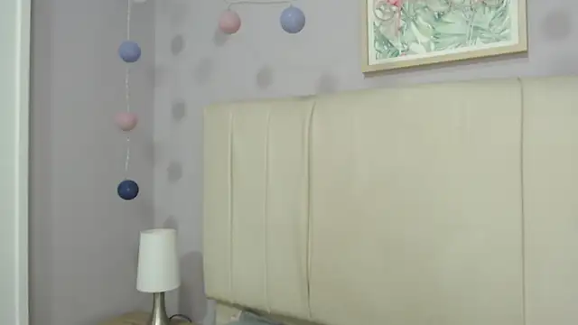 Snapshot of amy_le01 chatting on 03/13/25, 01:29 amy le01 online show from 03/13/25, 01:29