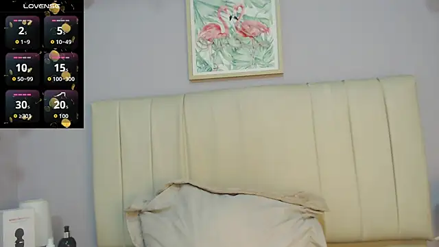 Snapshot of amy_le01 chatting on 09/27/25, 01:27 amy le01 online show from 09/27/25, 01:27