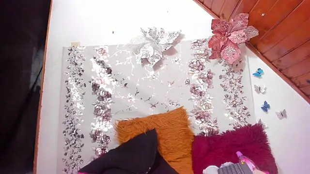 Hannaa32 online show from 02/04/25, 10:45