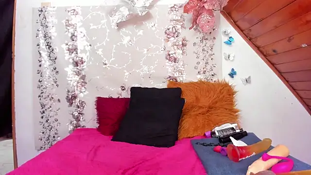 Hannaa32 online show from 03/01/25, 11:04