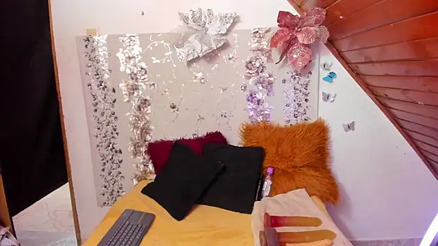 Hannaa32 online show from 03/11/25, 08:31