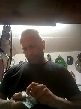 Snapshot of XLstrong chatting on 07/20/26, 02:59 XLstrong online show from 07/20/26, 02:59