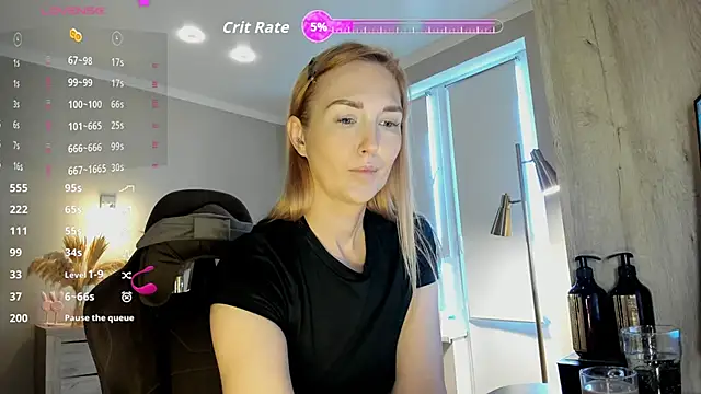 Snapshot of HotyPlays chatting on 04/25/26, 12:30 HotyPlays online show from 04/25/26, 12:30