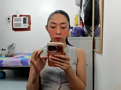 Snapshot of ErikaJayne4u chatting on 07/13/26, 05:10 ErikaJayne4u online show from 07/13/26, 05:10