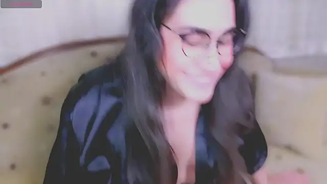 Snapshot of MERA_arab chatting on 09/11/25, 10:10 MERA arab online show from 09/11/25, 10:10