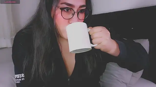 Snapshot of MERA_arab chatting on 10/05/25, 09:34 MERA arab online show from 10/05/25, 09:34