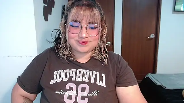 Snapshot of yini_angel chatting on 05/25/26, 11:11 yini angel online show from 05/25/26, 11:11