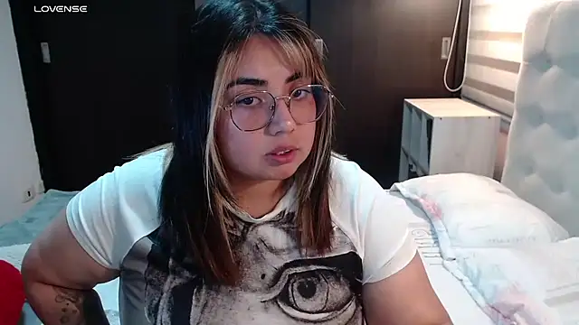 Snapshot of yini_angel chatting on 07/07/26, 06:47 yini angel online show from 07/07/26, 06:47