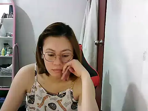 Snapshot of crizzybel chatting on 03/02/25, 07:10 crizzybel online show from 03/02/25, 07:10